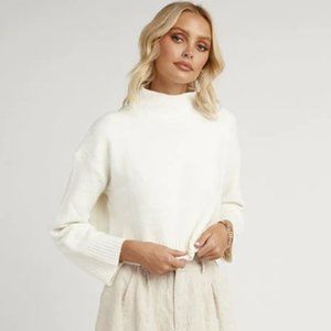DISSH MOLLY WHITE HIGH NECK KNIT